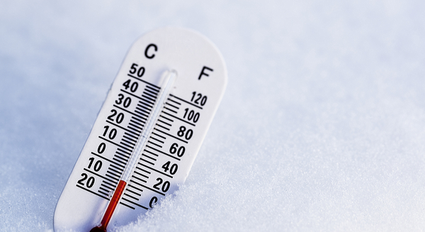 Thermometer in de sneeuw